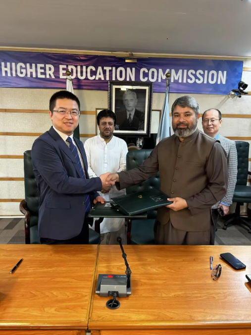 10̨5657˹Ʒƶƪ£ебͻ˹̹ǱĿ